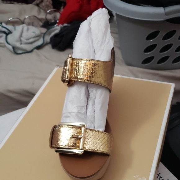 Michael kors tan gold wedges - Picture 3 of 4